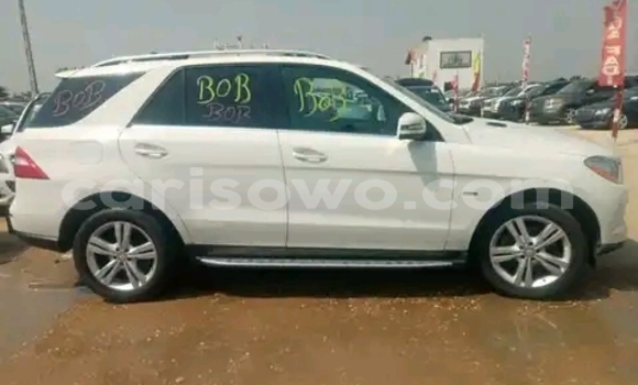 Acheter Occasion Voiture Mercedes-Benz M–Class Blanc à Cotonou, Benin Acheter Occasion Voiture Mercedes-Benz M–Class Blanc à Cotonou, Benin