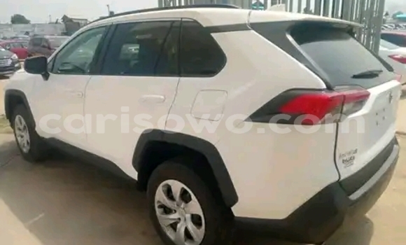 Sayi Na hannu Toyota RAV4 White Mota in Cotonou a Benin Sayi Na hannu Toyota RAV4 White Mota in Cotonou a Benin