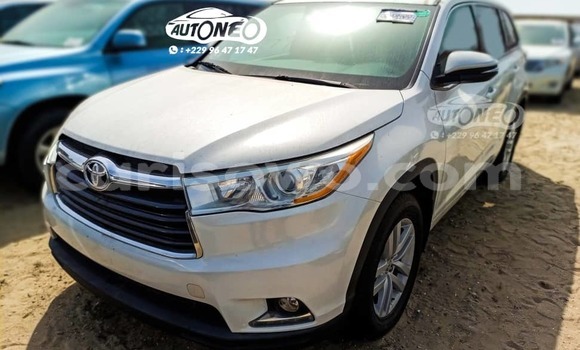 Sayi Na hannu Toyota Highlander White Mota in Cotonou a Benin Sayi Na hannu Toyota Highlander White Mota in Cotonou a Benin