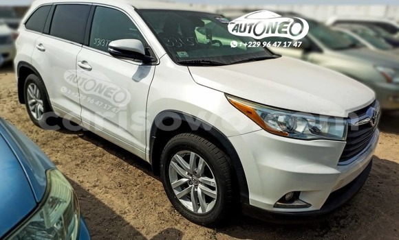 Sayi Na hannu Toyota Highlander White Mota in Cotonou a Benin Sayi Na hannu Toyota Highlander White Mota in Cotonou a Benin