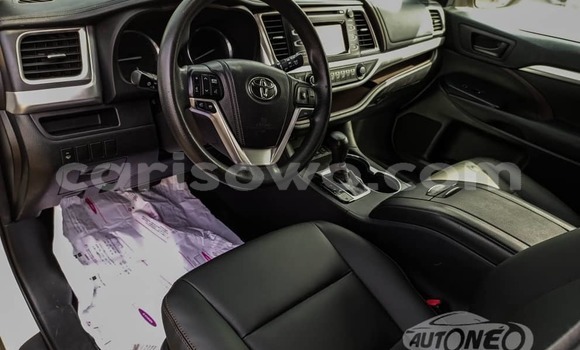 Sayi Na hannu Toyota Highlander White Mota in Cotonou a Benin Sayi Na hannu Toyota Highlander White Mota in Cotonou a Benin
