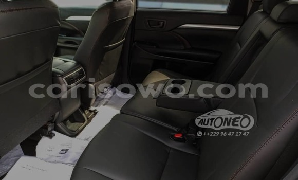 Sayi Na hannu Toyota Highlander White Mota in Cotonou a Benin Sayi Na hannu Toyota Highlander White Mota in Cotonou a Benin