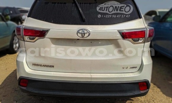 Sayi Na hannu Toyota Highlander White Mota in Cotonou a Benin Sayi Na hannu Toyota Highlander White Mota in Cotonou a Benin
