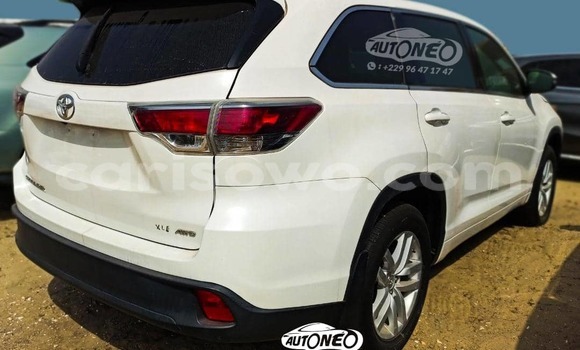 Sayi Na hannu Toyota Highlander White Mota in Cotonou a Benin Sayi Na hannu Toyota Highlander White Mota in Cotonou a Benin