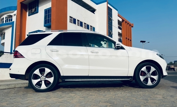 Acheter Occasion Voiture Mercedes-Benz GLE Blanc à Abomey Calavi, Benin Acheter Occasion Voiture Mercedes-Benz GLE Blanc à Abomey Calavi, Benin