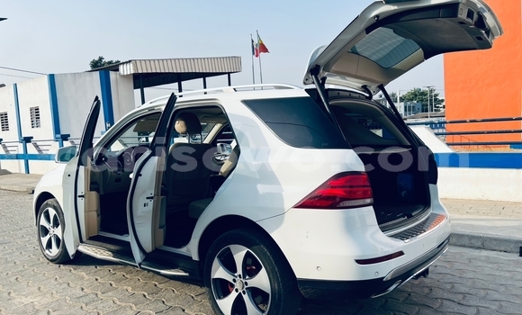 Acheter Occasion Voiture Mercedes-Benz GLE Blanc à Abomey Calavi, Benin Acheter Occasion Voiture Mercedes-Benz GLE Blanc à Abomey Calavi, Benin