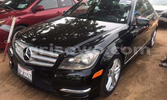 Sayi Na hannu Mercedes-Benz 300CD Brown Mota in Cotonou a Benin