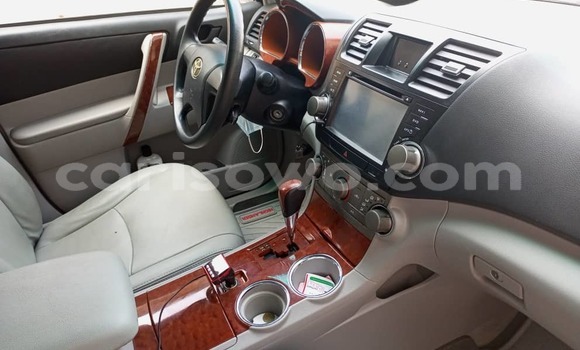 Acheter Occasion Voiture Toyota Highlander Gris à Cotonou, Benin Acheter Occasion Voiture Toyota Highlander Gris à Cotonou, Benin