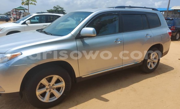 Acheter Occasion Voiture Toyota Highlander Gris à Cotonou, Benin Acheter Occasion Voiture Toyota Highlander Gris à Cotonou, Benin