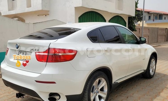 Ra Àlòkù BMW X6 funfun Ọkọ̀ in Cotonou ni Benin