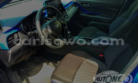 Sayi Na hannu Toyota C-HR Blue Mota in Cotonou a Benin Sayi Na hannu Toyota C-HR Blue Mota in Cotonou a Benin