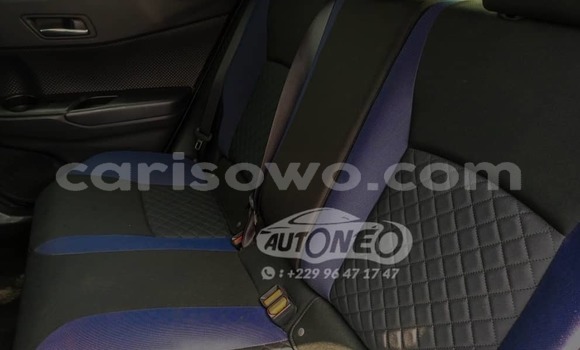 Sayi Na hannu Toyota C-HR Blue Mota in Cotonou a Benin Sayi Na hannu Toyota C-HR Blue Mota in Cotonou a Benin