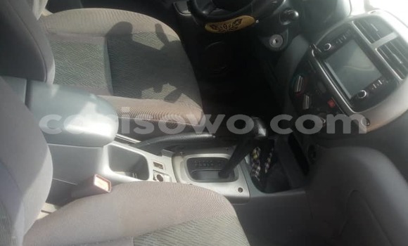 Acheter Occasion Voiture Toyota RAV4 Gris à Cotonou, Benin Acheter Occasion Voiture Toyota RAV4 Gris à Cotonou, Benin