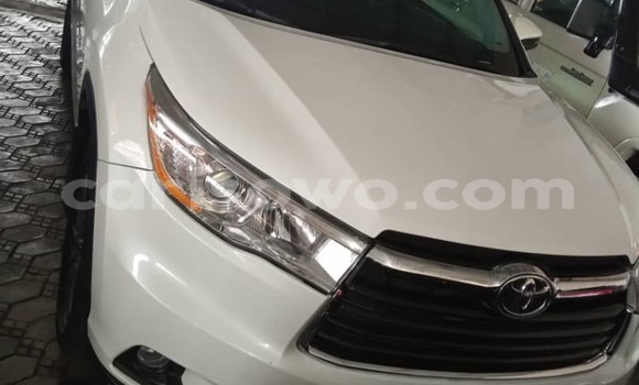 Acheter Import Voiture Toyota Tundra Noir à Cotonou, Benin Acheter Import Voiture Toyota Tundra Noir à Cotonou, Benin