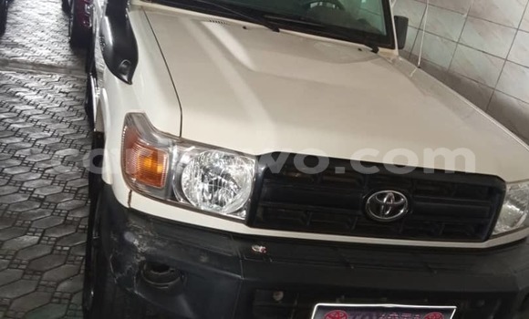 Acheter Import Voiture Toyota Tundra Noir à Cotonou, Benin Acheter Import Voiture Toyota Tundra Noir à Cotonou, Benin