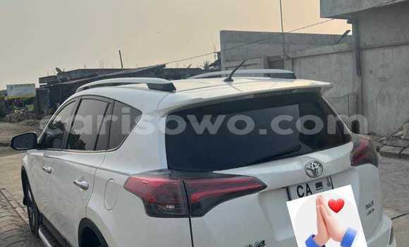 Acheter Occasion Voiture Toyota RAV4 Blanc à Cotonou, Benin Acheter Occasion Voiture Toyota RAV4 Blanc à Cotonou, Benin