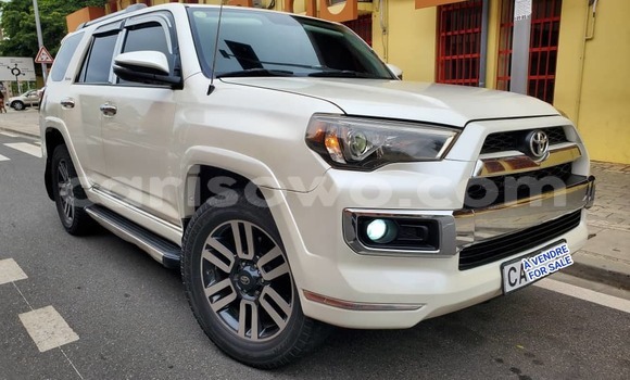 Sayi Na hannu Toyota 4Runner White Mota in Cotonou a Benin