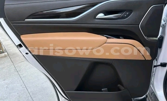 Acheter Import Voiture Cadillac Escalade Blanc à Cotonou, Benin Acheter Import Voiture Cadillac Escalade Blanc à Cotonou, Benin