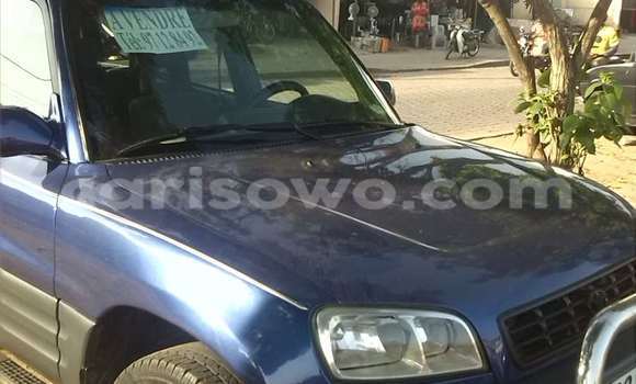 Ra Àlòkù Toyota RAV4 Blue Ọkọ̀ in Cotonou ni Benin Ra Àlòkù Toyota RAV4 Blue Ọkọ̀ in Cotonou ni Benin