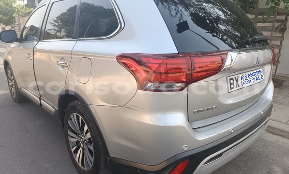 Ra Àlòkù Mitsubishi Outlander Silver Ọkọ̀ in Abomey Calavi ni Benin Ra Àlòkù Mitsubishi Outlander Silver Ọkọ̀ in Abomey Calavi ni Benin