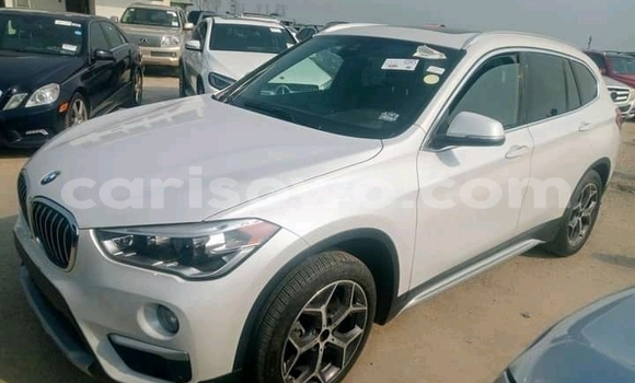 Acheter Occasion Voiture BMW X1 Blanc à Cotonou, Benin