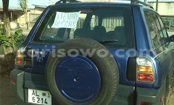 Ra Àlòkù Toyota RAV4 Blue Ọkọ̀ in Cotonou ni Benin Ra Àlòkù Toyota RAV4 Blue Ọkọ̀ in Cotonou ni Benin