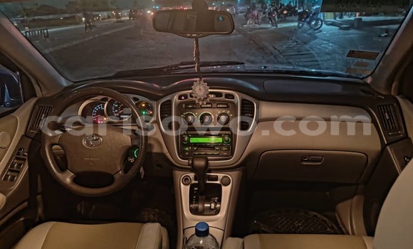 Acheter Occasion Voiture Toyota Highlander Bleu à Cotonou, Benin Acheter Occasion Voiture Toyota Highlander Bleu à Cotonou, Benin