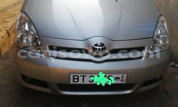 Acheter Occasion Voiture Toyota Corolla Verso Gris à Cotonou, Benin