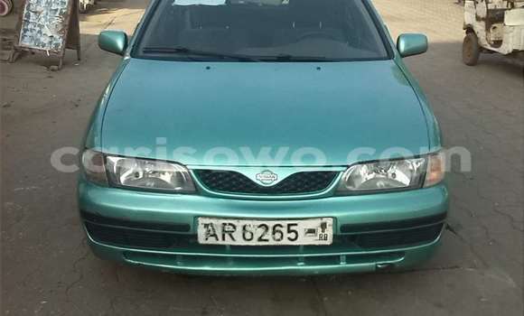 Sayi Na hannu Nissan Almera Green Mota in Cotonou a Benin