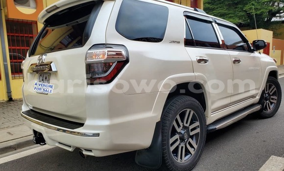 Sayi Na hannu Toyota 4Runner White Mota in Cotonou a Benin Sayi Na hannu Toyota 4Runner White Mota in Cotonou a Benin