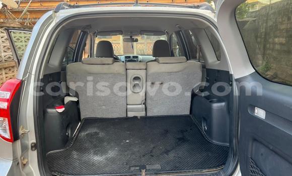 Sayi Na hannu Toyota Prado White Mota in Cotonou a Benin Sayi Na hannu Toyota Prado White Mota in Cotonou a Benin