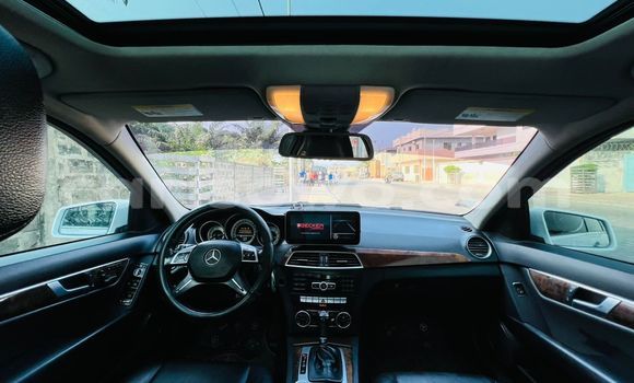 Ra Àlòkù Mercedes-Benz C–Class funfun Ọkọ̀ in Abomey Calavi ni Benin Ra Àlòkù Mercedes-Benz C–Class funfun Ọkọ̀ in Abomey Calavi ni Benin