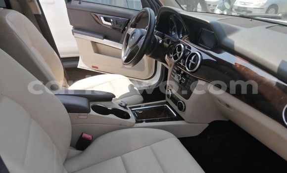 Sayi Na hannu Mercedes-Benz GLK–Class White Mota in Cotonou a Benin Sayi Na hannu Mercedes-Benz GLK–Class White Mota in Cotonou a Benin