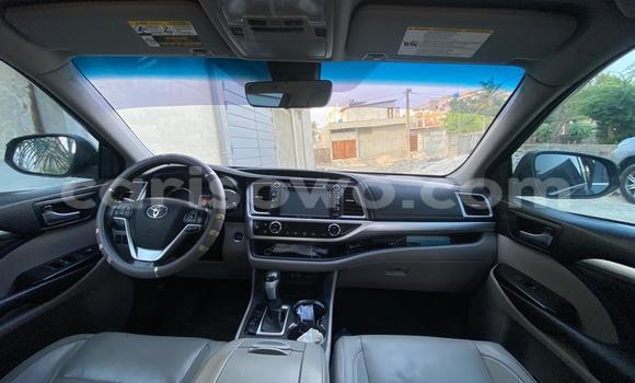 Ra Àlòkù Toyota Highlander Alawọ ewe Ọkọ̀ in Cotonou ni Benin Ra Àlòkù Toyota Highlander Alawọ ewe Ọkọ̀ in Cotonou ni Benin