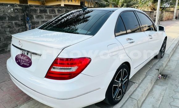 Ra Àlòkù Mercedes-Benz C-Classe funfun Ọkọ̀ in Cotonou ni Benin Ra Àlòkù Mercedes-Benz C-Classe funfun Ọkọ̀ in Cotonou ni Benin