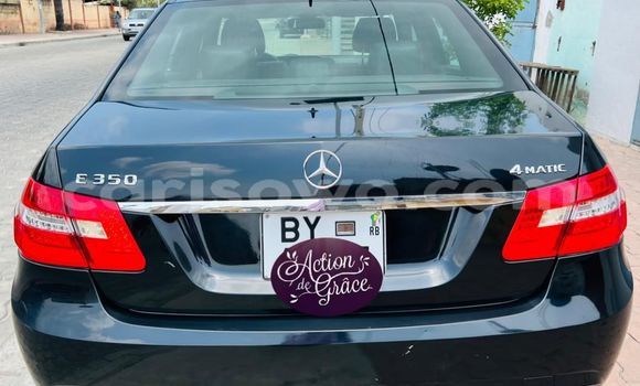 Ra Àlòkù Mercedes-Benz E-Classe Black Ọkọ̀ in Cotonou ni Benin