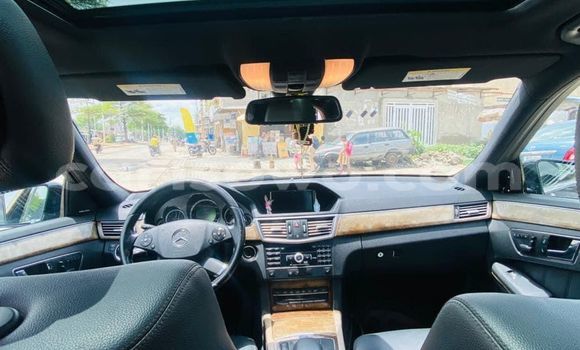 Ra Àlòkù Mercedes-Benz E-Classe Black Ọkọ̀ in Cotonou ni Benin Ra Àlòkù Mercedes-Benz E-Classe Black Ọkọ̀ in Cotonou ni Benin