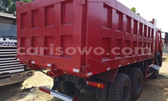 Sayi Sabo Volvo F4 Red Babbar mota in Cotonou a Benin Sayi Sabo Volvo F4 Red Babbar mota in Cotonou a Benin