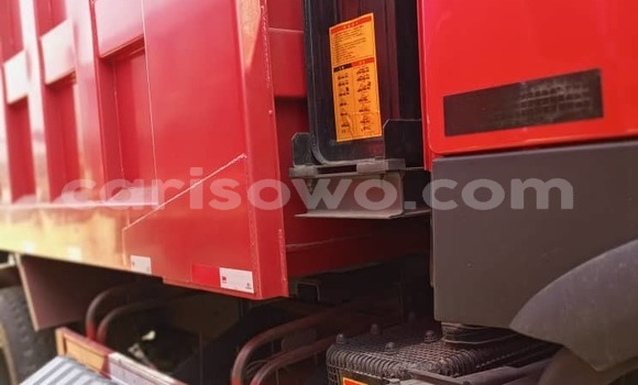 Sayi Sabo Volvo F4 Red Babbar mota in Cotonou a Benin Sayi Sabo Volvo F4 Red Babbar mota in Cotonou a Benin