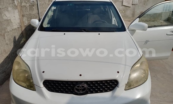Ra Àlòkù Toyota Matrix funfun Ọkọ̀ in Cotonou ni Benin
