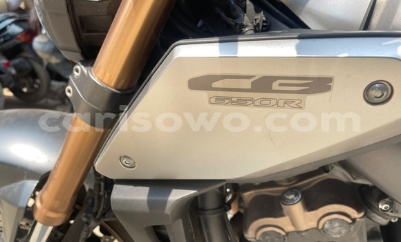 Acheter Neuf Moto Honda CB Gris à Cotonou, Benin Acheter Neuf Moto Honda CB Gris à Cotonou, Benin