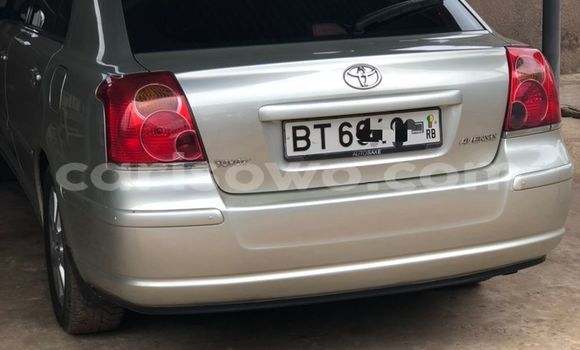 Sayi Na hannu Toyota Avensis Azurfa Mota in Cotonou a Benin