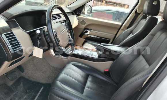 Acheter Occasion Voiture Land Rover Range Rover Vogue Blanc à Cotonou, Benin Acheter Occasion Voiture Land Rover Range Rover Vogue Blanc à Cotonou, Benin