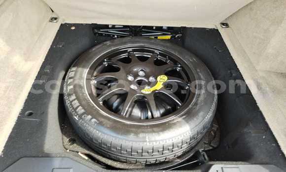 Acheter Occasion Voiture Land Rover Range Rover Vogue Blanc à Cotonou, Benin Acheter Occasion Voiture Land Rover Range Rover Vogue Blanc à Cotonou, Benin