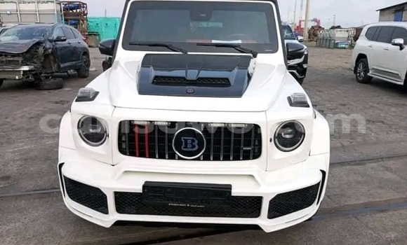Ra Tuntun Brabus 7.3S funfun Ọkọ̀ in Cotonou ni Benin