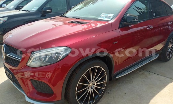 Acheter Occasion Voiture Mercedes-Benz GLE Rouge à Cotonou, Benin Acheter Occasion Voiture Mercedes-Benz GLE Rouge à Cotonou, Benin