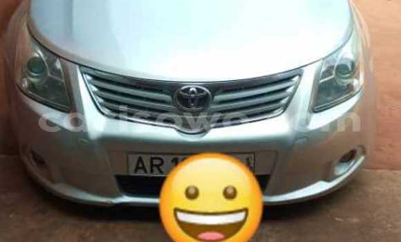 Sayi Na hannu Toyota Avensis Azurfa Mota in Cotonou a Benin
