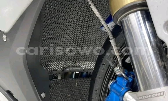 Acheter Neuf Moto BMW S 1000 Blanc à Cotonou, Benin Acheter Neuf Moto BMW S 1000 Blanc à Cotonou, Benin