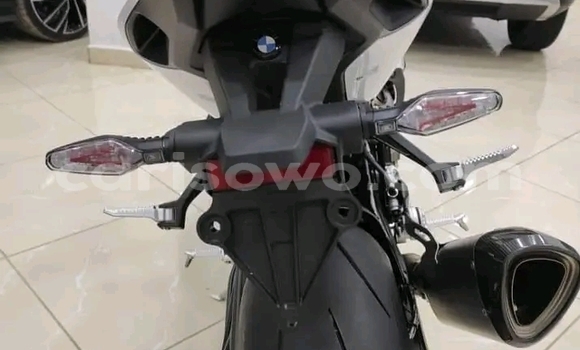 Acheter Neuf Moto BMW S 1000 Blanc à Cotonou, Benin Acheter Neuf Moto BMW S 1000 Blanc à Cotonou, Benin