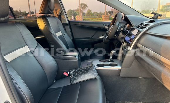 Sayi Na hannu Toyota Camry White Mota in Cotonou a Benin Sayi Na hannu Toyota Camry White Mota in Cotonou a Benin